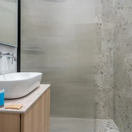 Dyrekcyjna Charming By Bookinghost 卡托维兹